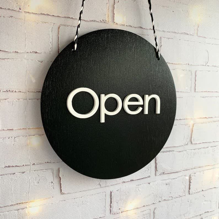 تابلو چوبی طرح باز و بسته چوبی با رنگ و فونت دلخواه شما